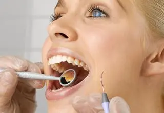 Powstał lek na odrastanie zębów. Badania pokazały, że jest bezpieczny