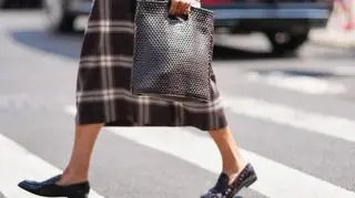 "Tartan skirt" hitem nowojorskiego Fashion Weeku. Dlaczego będzie idealnym dodatkiem na jesień i zimę?