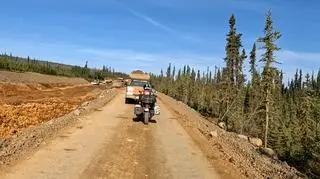 Natasza Caban przemierza świat na motocyklu. "Po tej drodze nawet się ciężko chodzi"