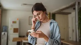 kobieta z telefon komórkowym 