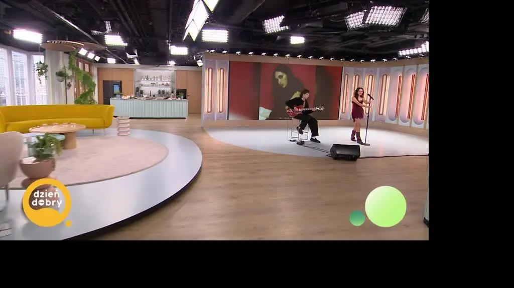 Zalia w piosence "Falochron"