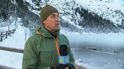 Turyści weszli na zamarzniętą taflę Morskiego Oka 