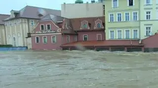 Kłodzko i Głuchołazy zalane jak w 1997 roku. W miastach zawyły syreny. "Pierwszy stwierdzony zgon"