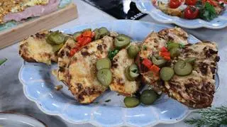 Eskalopki z sosem z pieczarek, ogórka kiszonego i papryki