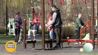 Czy uciszać dzieci na placu zabaw? – napisy
