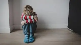 Matka znęcała się nad synem. Koledzy z klasy chłopca zainterweniowali