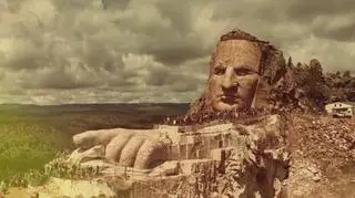 Polak stworzył największą rzeźbę na świecie. Jaką historię skrywa Pomnik Szalonego Konia?