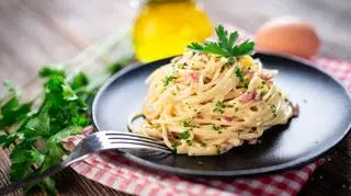 Przepis na carbonarę. Składniki i sposób przygotowania
