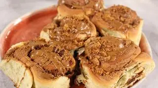 Cynamonki z kremem ciasteczkowym