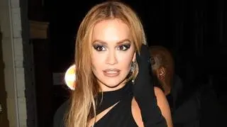 Rita Ora odniosła się do informacji o trójkącie miłosnym z partnerem i znaną aktorką. 
