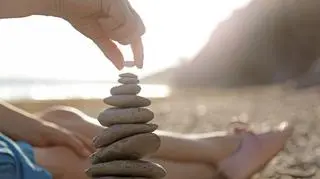 Jaką wróżbą według sennika są kamienie? Co oznacza, kiedy się śnią?