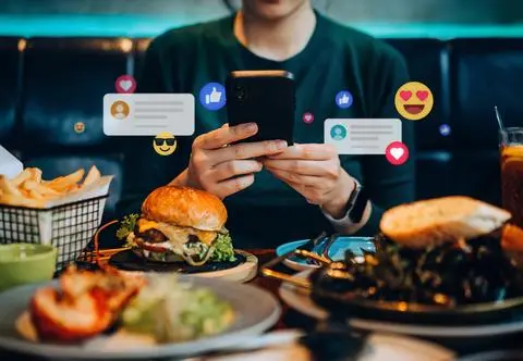 Sztuczna inteligencja zagraża influencerom? "Istnieje duże ryzyko"