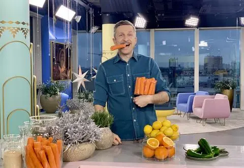 Ciasto marchewkowe oraz sznycle, żelki i curry z marchwi według przepisów Piotra Kucharskiego  