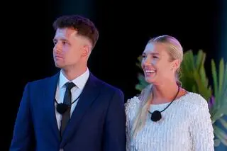 Jędziej i Agnieszka "Hotel Paradise 8"