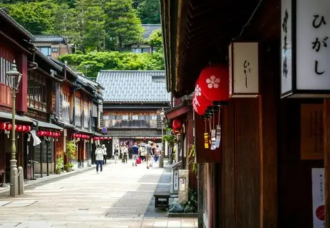 Kanazawa to Japońskie miasto położone w prefekturze Ishikawa. Co warto o nim wiedzieć?