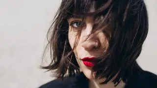 Modern grunge make-up. Nowy trend podbija TikToka