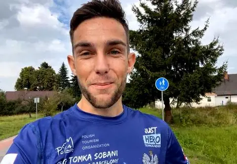 Tomasz Sobania biegnie z Gliwic do Barcelony. Trasę zamierza pokonać w 60 dni