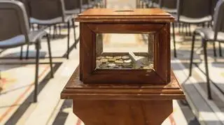 Próbowała okraść kościelną skarbonę. Chciała użyć do tego tłuczka kuchennego i noża