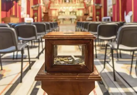 Próbowała okraść kościelną skarbonę. Chciała użyć do tego tłuczka kuchennego i noża