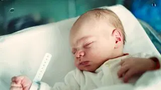 Niemowlę oblane wrzątkiem. Matka przez trzy dni miała patrzeć, jak cierpi