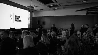 "Miłość to nie przemoc". Jak rozpoznać przemoc psychiczną w związku?