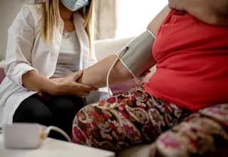 Szokujące słowa lekarki. Poleciła pacjentce "dietę z obozu koncentracyjnego". "Czarny chleb i woda"