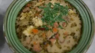Zupa Dziad z babą (ziemniaczana zupa z kiełbasą zabielana mlekiem)