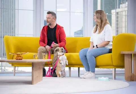 "Ona już z daleka ostrzega". Jak poradzić sobie z uciążliwym szczekaniem psa?