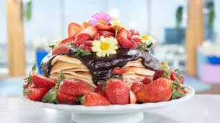 Tort naleśnikowy z truskawkami