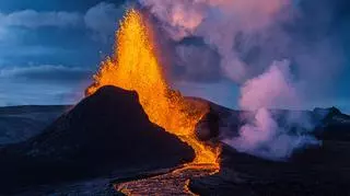 Erupcja wulkanu na Islandii. Szczelina cały czas się powiększa