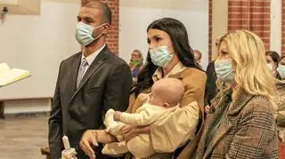 Magdalena Stępień i rodzice chrzestni Oliwiera