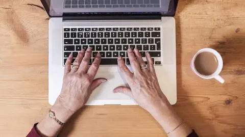 74-latka w centrum sieci oszustów matrymonialnych. Policja ujawnia skalę procederu