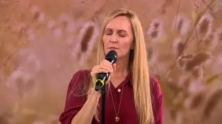Marzena Nabagło w utworze “Bądź”