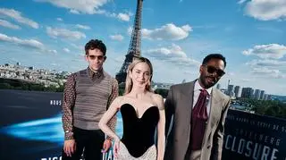 Emily Blunt Josh O'Connor, Colman Domingo w Paryżu
