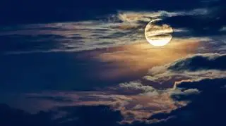 Rytuały na nadchodzącą Superpełnię w Byku. One przywrócą kontakt z tym, co realne