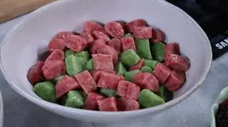 Kolorowe kopytka z parmezanem i oliwą