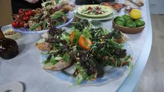 Bruschetta z borowikami, morelami i miodem