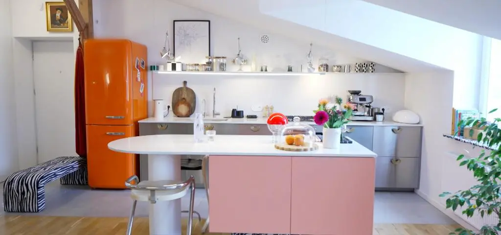 Poddasze w stylu retro, gdzie skosy to atut. "Ludzie są zaskoczeni, że jest tak przestrzennie"