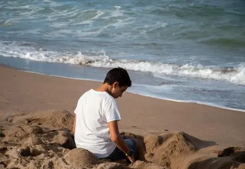 Niewinna zabawa dzieci na plaży zakończyła się tragedią. "Absurdalna śmierć"