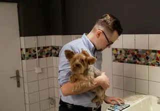 Prowadzi salon psiej urody: "W tym sezonie właściciele szczeniaczków preferowali zapach kokosowy"