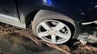 Uszkodzony słup i ponad 20 tysięcy do zapłacenia. "Kierowca jest poszkodowany, a firma go pozywa"