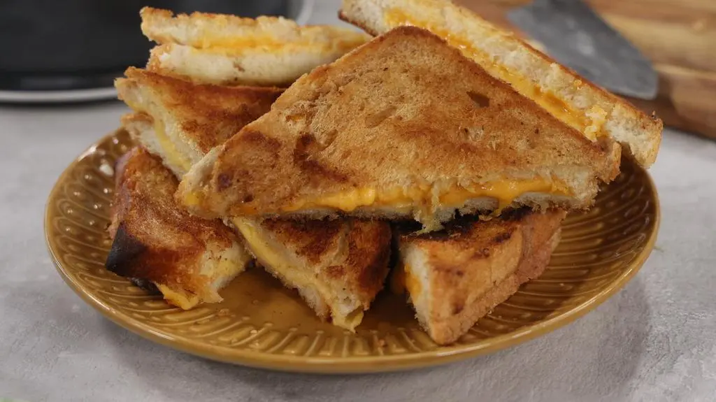 grillowana kanapka z serem