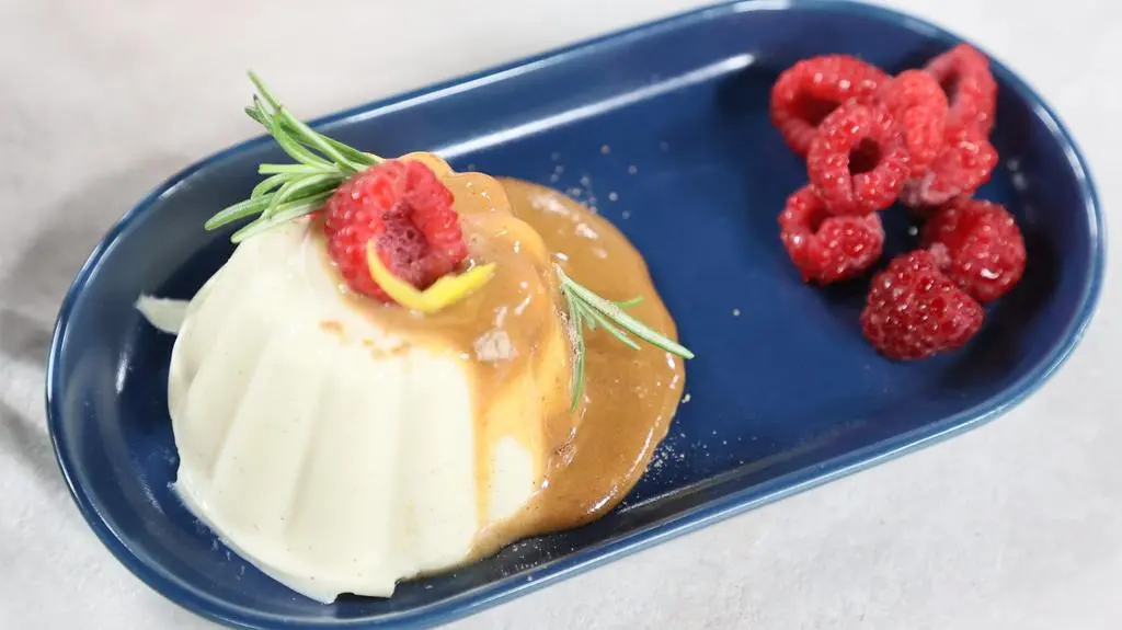 Panna cotta korzenno-ziołowa - przepis Matteo