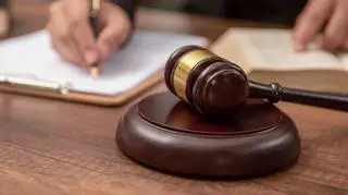 2,5-latek był katowany i przypalany papierosami. Jaka kara grozi matce dziecka i jej partnerowi?