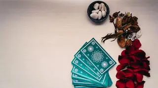 Miłosny horoskop tygodniowy z kart tarota. Ten znak powinien unikać robienia głupich rzeczy