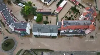 Rodzinny dom dziecka po powodzi (napisy)