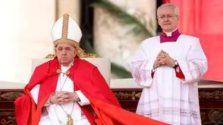 Wierni zaniepokojeni stanem zdrowia papieża Franciszka. Lekarz komentuje