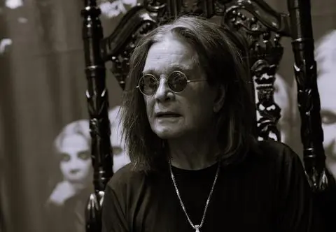 Skandalista Ozzy Osbourne. Jakich nieobyczajnych czynów dopuścił się muzyk?  