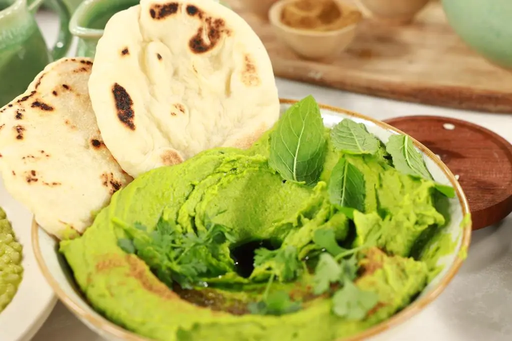 "Hummus" z bobu z chlebkami pita