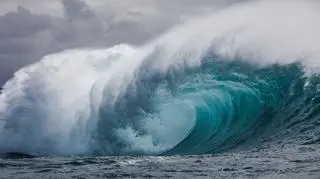 Kobieta zginęła podczas robienia zdjęcia. Została porwana przez silne fale  